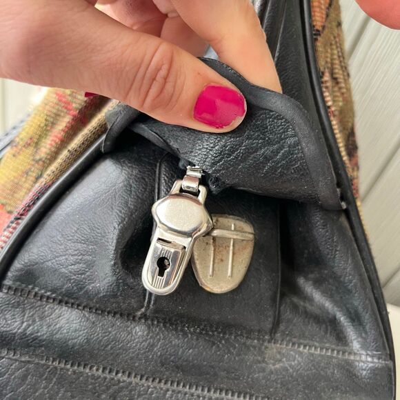 VTG 70s Travel Tapestry Bag Passport Print w/ Key Unused Estate Find - Picture 8 of 12